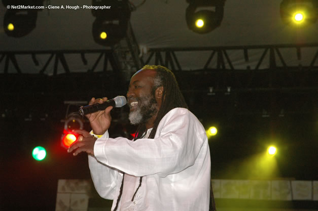 Freddy McGregor @ The Aqueduct on Rose Hall - Friday, January 26, 2007 - 10th Anniversary - Air Jamaica Jazz & Blues Festival 2007 - The Art of Music - Tuesday, January 23 - Saturday, January 27, 2007, The Aqueduct on Rose Hall, Montego Bay, Jamaica - Negril Travel Guide, Negril Jamaica WI - http://www.negriltravelguide.com - info@negriltravelguide.com...!