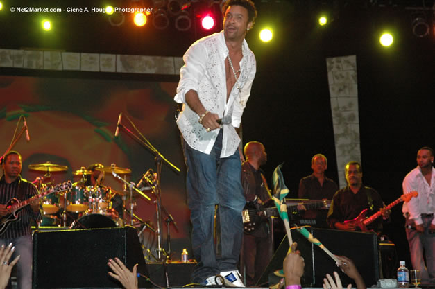 Shaggy @ The Aqueduct on Rose Hall - Friday, January 26, 2007 - 10th Anniversary - Air Jamaica Jazz & Blues Festival 2007 - The Art of Music - Tuesday, January 23 - Saturday, January 27, 2007, The Aqueduct on Rose Hall, Montego Bay, Jamaica - Negril Travel Guide, Negril Jamaica WI - http://www.negriltravelguide.com - info@negriltravelguide.com...!