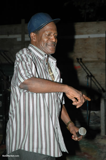 The Messenger, Reggae Super Star - Luciano - Gregory Isaacs - Bobby Dread - Swallow - backed by the Indika Band - Boubon Beach Restaurant, Beach Bar & Oceanfront Accommodations - Negril Travel Guide, Negril Jamaica WI - http://www.negriltravelguide.com - info@negriltravelguide.com...!