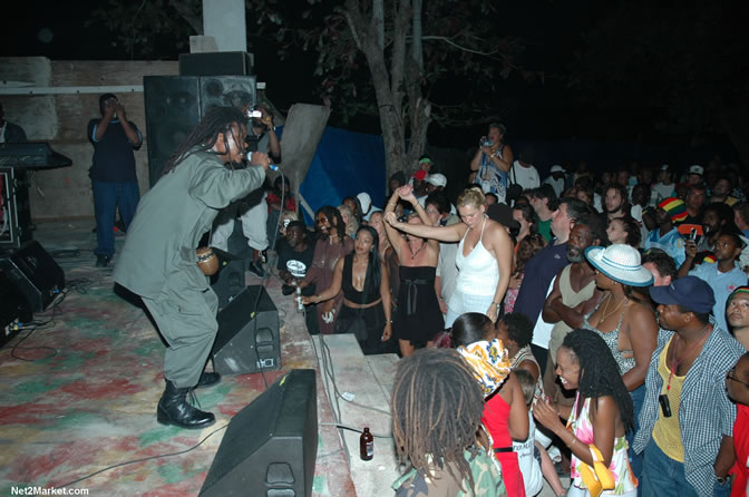 The Messenger, Reggae Super Star - Luciano - Gregory Isaacs - Bobby Dread - Swallow - backed by the Indika Band - Boubon Beach Restaurant, Beach Bar & Oceanfront Accommodations - Negril Travel Guide, Negril Jamaica WI - http://www.negriltravelguide.com - info@negriltravelguide.com...!