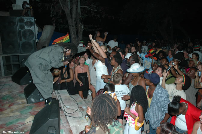 The Messenger, Reggae Super Star - Luciano - Gregory Isaacs - Bobby Dread - Swallow - backed by the Indika Band - Boubon Beach Restaurant, Beach Bar & Oceanfront Accommodations - Negril Travel Guide, Negril Jamaica WI - http://www.negriltravelguide.com - info@negriltravelguide.com...!