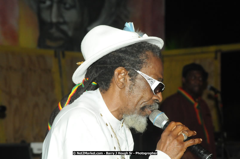 Bunny Wailer & King Yellowman at Bourbon Beach - Monday, February 25, 2008 - Bourbin Beach Restaurant, Bar, Oceanfront Accommodatioins, Live Reggae Music & Disco, Norman Manley Boulevard, Negril, Westmoreland, Jamaica W.I. - Photographs by Net2Market.com - Barry J. Hough Sr, Photographer - Negril Travel Guide, Negril Jamaica WI - http://www.negriltravelguide.com - info@negriltravelguide.com...!