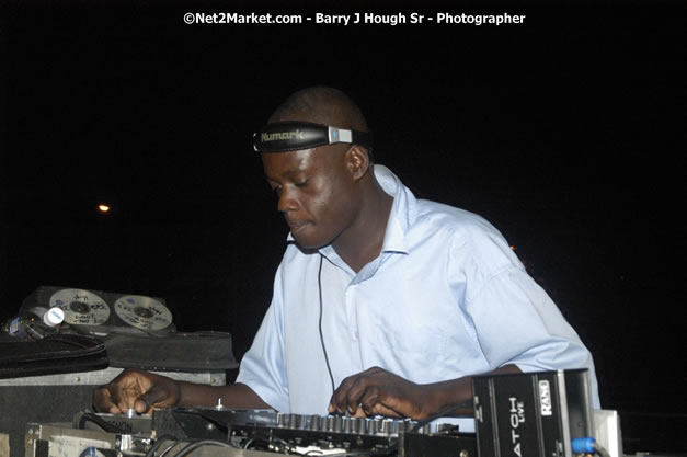 45 Cure's - Cure Fest 2007 - Selector Spin-Off: Sound System Selectors vs. Radio DJ's - Hosted by MC Nuffy, Pier 1, Montego Bay, Jamaica - Saturday, October 13, 2007 - Cure Fest 2007 October 12th-14th, 2007 Presented by Danger Promotions, Iyah Cure Promotions, and Brass Gate Promotions - Alison Young, Publicist - Photographs by Net2Market.com - Barry J. Hough Sr, Photographer - Negril Travel Guide, Negril Jamaica WI - http://www.negriltravelguide.com - info@negriltravelguide.com...!