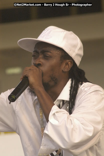 Beenie Man - Cure Fest 2007 - Longing For Concert at Trelawny Multi Purpose Stadium, Trelawny, Jamaica - Sunday, October 14, 2007 - Cure Fest 2007 October 12th-14th, 2007 Presented by Danger Promotions, Iyah Cure Promotions, and Brass Gate Promotions - Alison Young, Publicist - Photographs by Net2Market.com - Barry J. Hough Sr, Photographer - Negril Travel Guide, Negril Jamaica WI - http://www.negriltravelguide.com - info@negriltravelguide.com...!