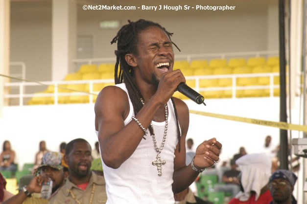 Jah Cure - Cure Fest 2007 - Longing For Concert at Trelawny Multi Purpose Stadium, Trelawny, Jamaica - Sunday, October 14, 2007 - Cure Fest 2007 October 12th-14th, 2007 Presented by Danger Promotions, Iyah Cure Promotions, and Brass Gate Promotions - Alison Young, Publicist - Photographs by Net2Market.com - Barry J. Hough Sr, Photographer - Negril Travel Guide, Negril Jamaica WI - http://www.negriltravelguide.com - info@negriltravelguide.com...!