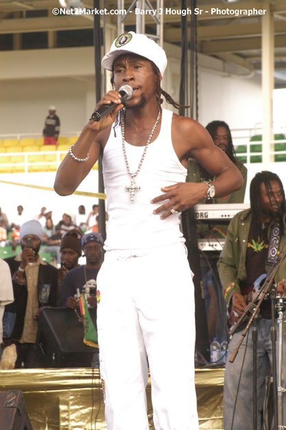 Jah Cure - Cure Fest 2007 - Longing For Concert at Trelawny Multi Purpose Stadium, Trelawny, Jamaica - Sunday, October 14, 2007 - Cure Fest 2007 October 12th-14th, 2007 Presented by Danger Promotions, Iyah Cure Promotions, and Brass Gate Promotions - Alison Young, Publicist - Photographs by Net2Market.com - Barry J. Hough Sr, Photographer - Negril Travel Guide, Negril Jamaica WI - http://www.negriltravelguide.com - info@negriltravelguide.com...!