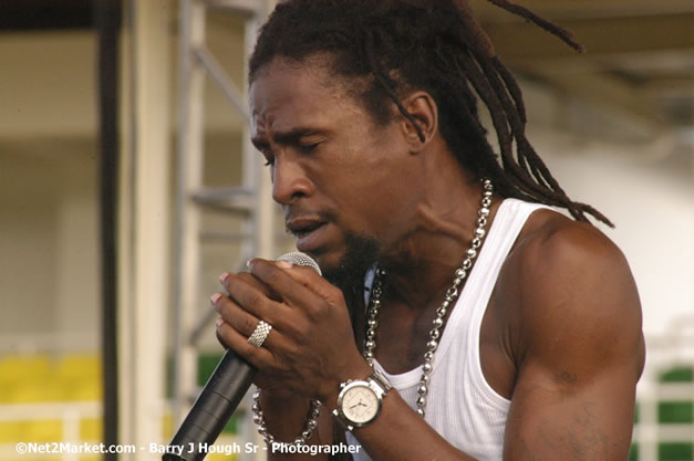 Jah Cure - Cure Fest 2007 - Longing For Concert at Trelawny Multi Purpose Stadium, Trelawny, Jamaica - Sunday, October 14, 2007 - Cure Fest 2007 October 12th-14th, 2007 Presented by Danger Promotions, Iyah Cure Promotions, and Brass Gate Promotions - Alison Young, Publicist - Photographs by Net2Market.com - Barry J. Hough Sr, Photographer - Negril Travel Guide, Negril Jamaica WI - http://www.negriltravelguide.com - info@negriltravelguide.com...!