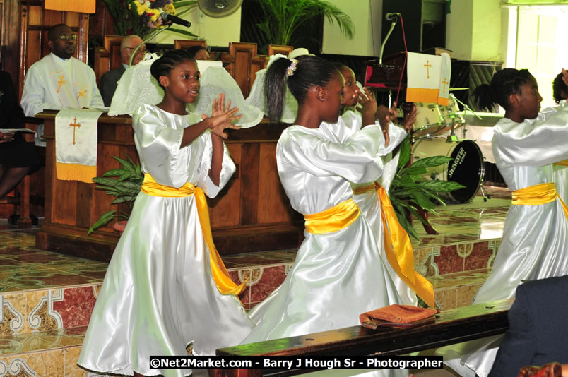 Lucea United Church - Unitied Church in Jamaica and Cayman Islands - Worship Service & Celebration of the Sacrament of Holy Communion - Special Guests: Hanover Homecoming Foundation & His excellency The Most Honourable Professor Sir Kenneth Hall Governor General of Jamaica - Sunday, August 3, 2008 - Hanover Homecoming Foundation LTD Jamaica - Wherever you roam ... Hanover bids you ... come HOME - Sunday, August 3 to Saturday, August 9, 2008 - Hanover Jamaica - Photographs by Net2Market.com - Barry J. Hough Sr. Photojournalist/Photograper - Photographs taken with a Nikon D300 - Negril Travel Guide, Negril Jamaica WI - http://www.negriltravelguide.com - info@negriltravelguide.com...!