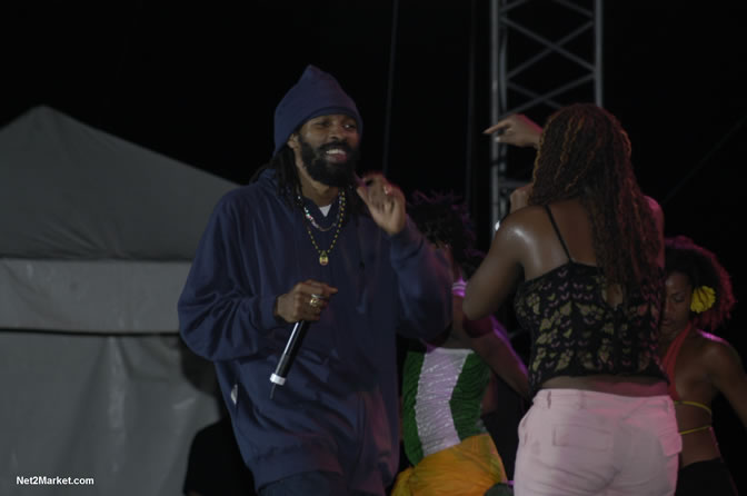 Performances - Air Jamaica Jazz & Blues 2005 - The Art Of Music - Cinnamon Hill Golf Course, Rose Hall, Montego Bay - Negril Travel Guide, Negril Jamaica WI - http://www.negriltravelguide.com - info@negriltravelguide.com...!