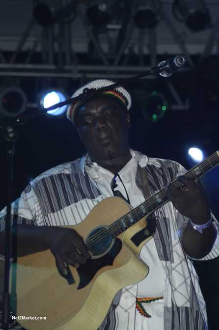 Performances - Air Jamaica Jazz & Blues 2005 - The Art Of Music - Cinnamon Hill Golf Course, Rose Hall, Montego Bay - Negril Travel Guide, Negril Jamaica WI - http://www.negriltravelguide.com - info@negriltravelguide.com...!