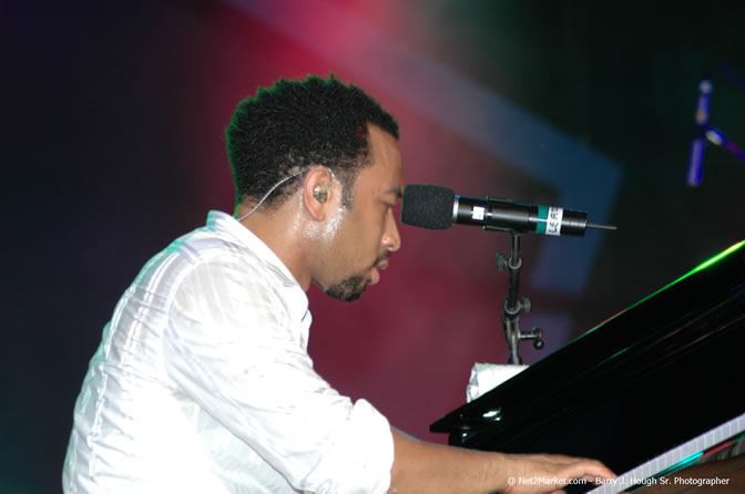 John Legend - Air Jamaica Jazz & Blues Festival 2006 - The Art of Music - Cinnamon Hill Golf Club - Rosehall Resort & Country Club, Montego Bay, Jamaica W.I. - Thursday, January 26, 2006 - Negril Travel Guide, Negril Jamaica WI - http://www.negriltravelguide.com - info@negriltravelguide.com...!