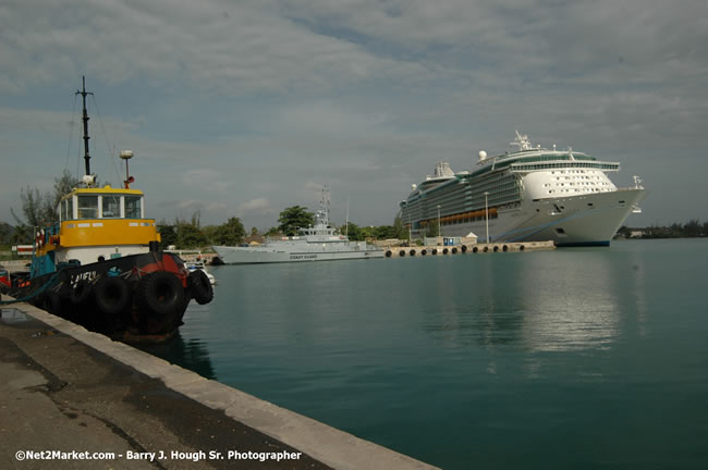 MS Freedom Of The Seas [Royal Caribbean International's - Newest Vessel] Plaques &amp; Keys Ceremony in order to commemorate its first arrival at the Port Montego Bay Photos - Negril Travel Guide, Negril Jamaica WI - http://www.negriltravelguide.com - info@negriltravelguide.com...!