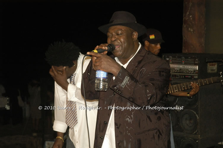 Chaka Demus & Pliers - Live In Concert @ Negril Escape Resort and Spa, December 8, 2009, One Love Drive, West End, Negril, Westmoreland, Jamaica W.I. - Photographs by Net2Market.com - Barry J. Hough Sr, Photographer/Photojournalist - Negril Travel Guide, Negril Jamaica WI - http://www.negriltravelguide.com - info@negriltravelguide.com...!