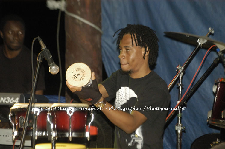 Etana - Live In Concert - One Love Reggae Concert Series 09/10 @ Negril Escape Resort and Spa, December 22, 2009, One Love Drive, West End, Negril, Westmoreland, Jamaica W.I. - Photographs by Net2Market.com - Barry J. Hough Sr, Photographer/Photojournalist - Negril Travel Guide, Negril Jamaica WI - http://www.negriltravelguide.com - info@negriltravelguide.com...!