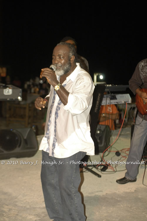 Freddy McGregor - Live In Concert @ Negril Escape Resort and Spa, One Love Drive, West End, Negril, Westmoreland, Jamaica W.I. - Photographs by Net2Market.com - Barry J. Hough Sr, Photographer/Photojournalist - Negril Travel Guide, Negril Jamaica WI - http://www.negriltravelguide.com - info@negriltravelguide.com...!