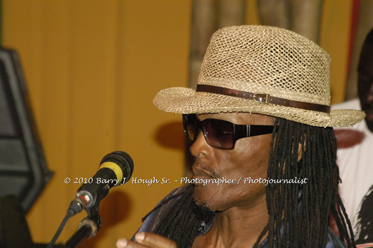 Marcia Griffiths & Edge Michael - Live In Concert - One Love Reggae Concert Series 09/10 @ Negril Escape Resort and Spa, December 29, 2009, One Love Drive, West End, Negril, Westmoreland, Jamaica W.I. - Photographs by Net2Market.com - Barry J. Hough Sr, Photographer/Photojournalist - Negril Travel Guide, Negril Jamaica WI - http://www.negriltravelguide.com - info@negriltravelguide.com...!