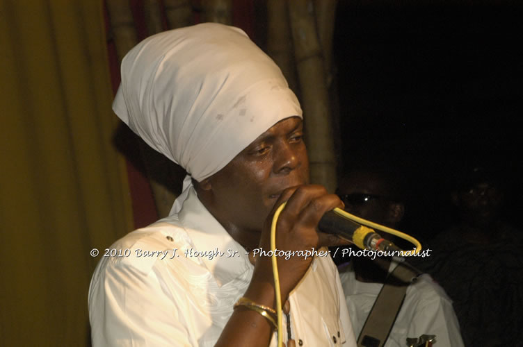 Richie Spice - Live In Concert - One Love Reggae Concert Series 09/10 @ Negril Escape Resort and Spa, January 19, 2010, One Love Drive, West End, Negril, Westmoreland, Jamaica W.I. - Photographs by Net2Market.com - Barry J. Hough Sr, Photographer/Photojournalist - Negril Travel Guide, Negril Jamaica WI - http://www.negriltravelguide.com - info@negriltravelguide.com...!