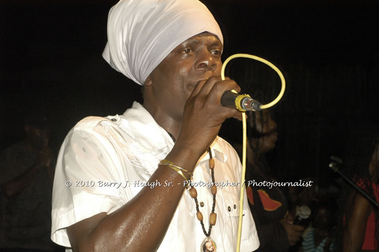 Richie Spice - Live In Concert - One Love Reggae Concert Series 09/10 @ Negril Escape Resort and Spa, January 19, 2010, One Love Drive, West End, Negril, Westmoreland, Jamaica W.I. - Photographs by Net2Market.com - Barry J. Hough Sr, Photographer/Photojournalist - Negril Travel Guide, Negril Jamaica WI - http://www.negriltravelguide.com - info@negriltravelguide.com...!