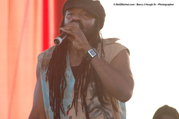 Tony Rebel Closing Tru-Juice Rebel Salute 2007 - Saturday, January 13, 2007, Port Kaiser Sports Club, St. Elizabeth - Negril Travel Guide, Negril Jamaica WI - http://www.negriltravelguide.com - info@negriltravelguide.com...!