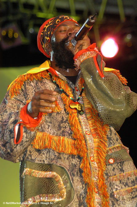 Capleton - Red Stripe Reggae Sumfest 2005 - Dancehall Night - July 21th, 2005 - Negril Travel Guide, Negril Jamaica WI - http://www.negriltravelguide.com - info@negriltravelguide.com...!