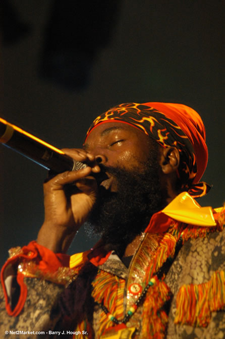 Capleton - Red Stripe Reggae Sumfest 2005 - Dancehall Night - July 21th, 2005 - Negril Travel Guide, Negril Jamaica WI - http://www.negriltravelguide.com - info@negriltravelguide.com...!