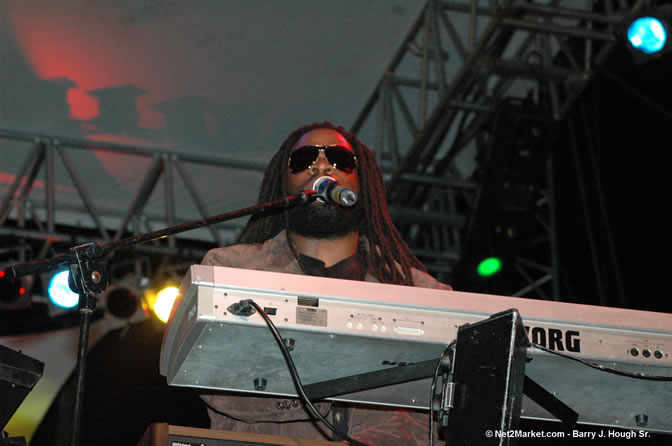 Morgan Heritage - Red Stripe Reggae Sumfest 2005 - International Night - July 22th, 2005 - Negril Travel Guide, Negril Jamaica WI - http://www.negriltravelguide.com - info@negriltravelguide.com...!