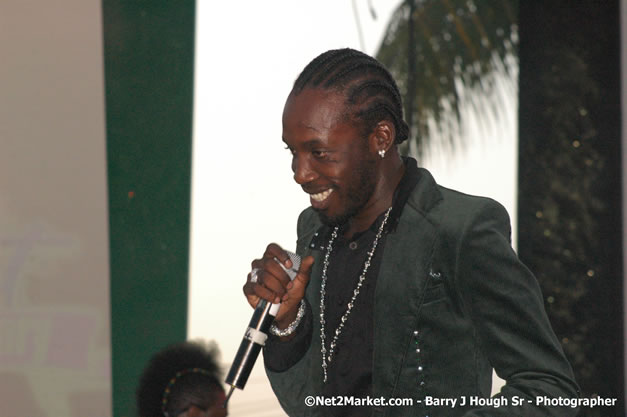 Mavado - Explosion - Red Stripe Reggae Sumfest 2007 - Thursday, July 19, 2007 - Red Stripe Reggae Sumfest 2007 at Catherine Hall, Montego Bay, St James, Jamaica W.I. - Negril Travel Guide, Negril Jamaica WI - http://www.negriltravelguide.com - info@negriltravelguide.com...!