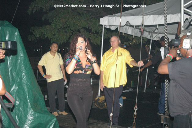 Tessanne Chin - Red Stripe Reggae Sumfest 2007 - Zenith - Saturday, July 21, 2007 - Catherine Hall, Montego Bay, St James, Jamaica W.I. - Negril Travel Guide, Negril Jamaica WI - http://www.negriltravelguide.com - info@negriltravelguide.com...!