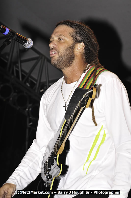 Andy Vernon @ Red Stripe Reggae Sumfest 2008 International Night 2, Catherine Hall, Montego Bay - Saturday, July 19, 2008 - Reggae Sumfest 2008 July 13 - July 19, 2008 - Photographs by Net2Market.com - Barry J. Hough Sr. Photojournalist/Photograper - Photographs taken with a Nikon D300 - Negril Travel Guide, Negril Jamaica WI - http://www.negriltravelguide.com - info@negriltravelguide.com...!