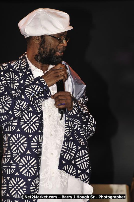 Beres Hammond @ Red Stripe Reggae Sumfest 2008 International Night 2, Catherine Hall, Montego Bay - Saturday, July 19, 2008 - Reggae Sumfest 2008 July 13 - July 19, 2008 - Photographs by Net2Market.com - Barry J. Hough Sr. Photojournalist/Photograper - Photographs taken with a Nikon D300 - Negril Travel Guide, Negril Jamaica WI - http://www.negriltravelguide.com - info@negriltravelguide.com...!