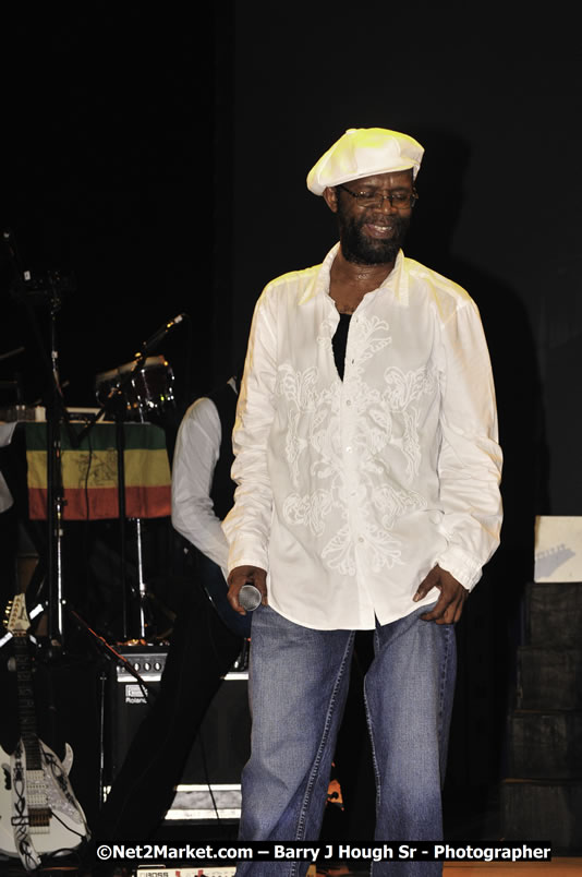 Beres Hammond @ Red Stripe Reggae Sumfest 2008 International Night 2, Catherine Hall, Montego Bay - Saturday, July 19, 2008 - Reggae Sumfest 2008 July 13 - July 19, 2008 - Photographs by Net2Market.com - Barry J. Hough Sr. Photojournalist/Photograper - Photographs taken with a Nikon D300 - Negril Travel Guide, Negril Jamaica WI - http://www.negriltravelguide.com - info@negriltravelguide.com...!