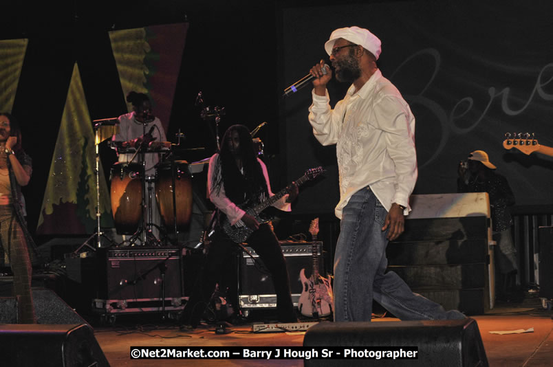 Beres Hammond @ Red Stripe Reggae Sumfest 2008 International Night 2, Catherine Hall, Montego Bay - Saturday, July 19, 2008 - Reggae Sumfest 2008 July 13 - July 19, 2008 - Photographs by Net2Market.com - Barry J. Hough Sr. Photojournalist/Photograper - Photographs taken with a Nikon D300 - Negril Travel Guide, Negril Jamaica WI - http://www.negriltravelguide.com - info@negriltravelguide.com...!