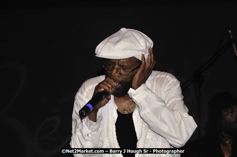 Beres Hammond @ Red Stripe Reggae Sumfest 2008 International Night 2, Catherine Hall, Montego Bay - Saturday, July 19, 2008 - Reggae Sumfest 2008 July 13 - July 19, 2008 - Photographs by Net2Market.com - Barry J. Hough Sr. Photojournalist/Photograper - Photographs taken with a Nikon D300 - Negril Travel Guide, Negril Jamaica WI - http://www.negriltravelguide.com - info@negriltravelguide.com...!