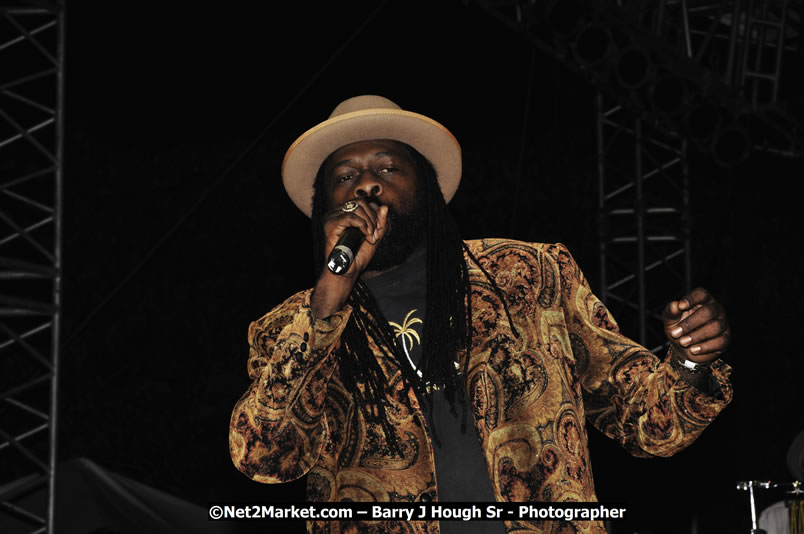 Tarrus Riley @ Red Stripe Reggae Sumfest 2008 International Night 2, Catherine Hall, Montego Bay - Saturday, July 19, 2008 - Reggae Sumfest 2008 July 13 - July 19, 2008 - Photographs by Net2Market.com - Barry J. Hough Sr. Photojournalist/Photograper - Photographs taken with a Nikon D300 - Negril Travel Guide, Negril Jamaica WI - http://www.negriltravelguide.com - info@negriltravelguide.com...!