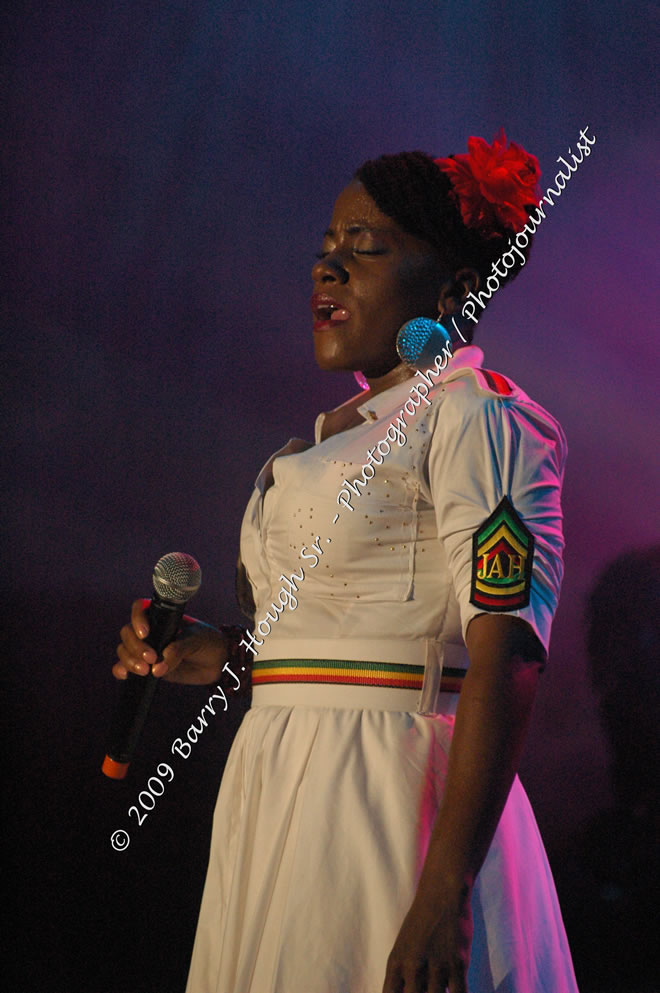 Etana @ Reggae Sumfest 2009 - International Night 2 - Reggae Sumfest 2009,Catherine Hall, Montego Bay, St. James, Jamaica W.I. - Saturday, July 25, 2009 - Reggae Sumfest 2009, July 19 - 25, 2009 - Photographs by Net2Market.com - Barry J. Hough Sr. Photojournalist/Photograper - Photographs taken with a Nikon D70, D100, or D300 - Negril Travel Guide, Negril Jamaica WI - http://www.negriltravelguide.com - info@negriltravelguide.com...!