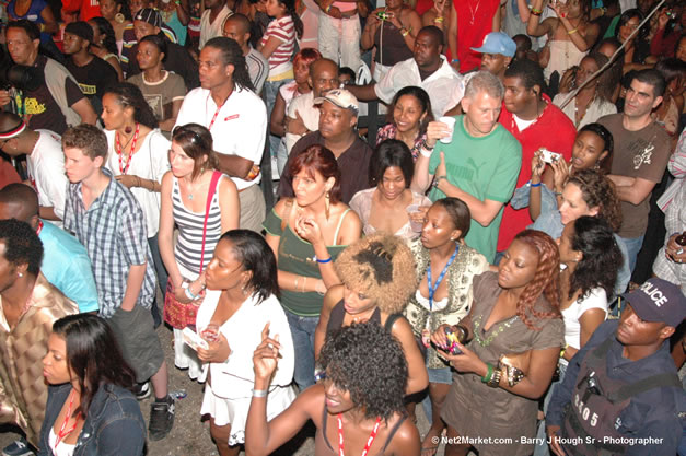 Venue - Audience at Red Stripe Reggae Sumfest 2006 - The Summit - Jamaica's Greatest, The World's Best - Saturday, July 22, 2006 - Montego Bay, Jamaica - Negril Travel Guide, Negril Jamaica WI - http://www.negriltravelguide.com - info@negriltravelguide.com...!