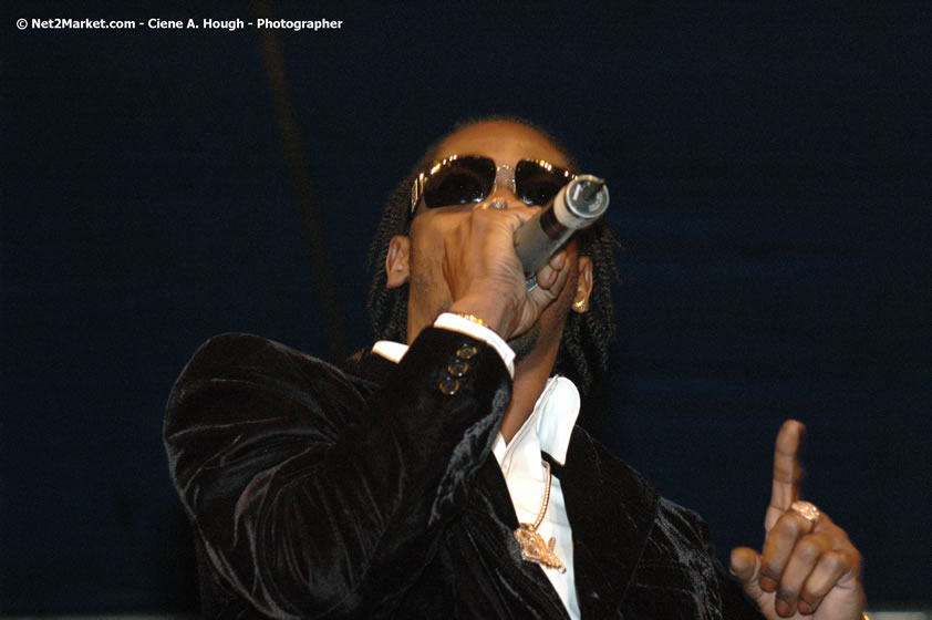 Bounty Killer - Smile Jamaica, Nine Miles, St Anns, Jamaica - Saturday, February 10, 2007 - The Smile Jamaica Concert, a symbolic homecoming in Bob Marley's birthplace of Nine Miles - Negril Travel Guide, Negril Jamaica WI - http://www.negriltravelguide.com - info@negriltravelguide.com...!