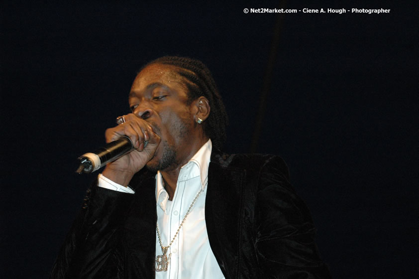 Bounty Killer - Smile Jamaica, Nine Miles, St Anns, Jamaica - Saturday, February 10, 2007 - The Smile Jamaica Concert, a symbolic homecoming in Bob Marley's birthplace of Nine Miles - Negril Travel Guide, Negril Jamaica WI - http://www.negriltravelguide.com - info@negriltravelguide.com...!