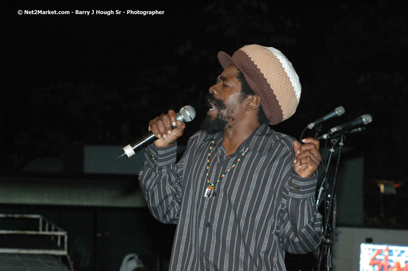 Coco Tea - Smile Jamaica, Nine Miles, St Anns, Jamaica - Saturday, February 10, 2007 - The Smile Jamaica Concert, a symbolic homecoming in Bob Marley's birthplace of Nine Miles - Negril Travel Guide, Negril Jamaica WI - http://www.negriltravelguide.com - info@negriltravelguide.com...!