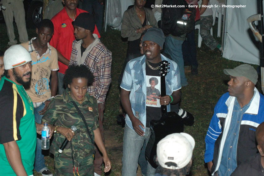 Etana - Smile Jamaica, Nine Miles, St Anns, Jamaica - Saturday, February 10, 2007 - The Smile Jamaica Concert, a symbolic homecoming in Bob Marley's birthplace of Nine Miles - Negril Travel Guide, Negril Jamaica WI - http://www.negriltravelguide.com - info@negriltravelguide.com...!