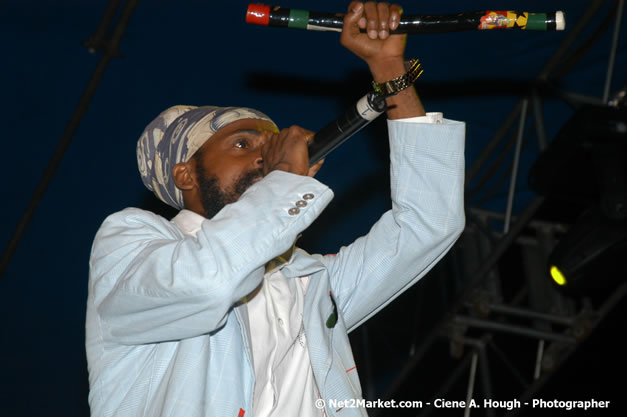 Lutan Fyah - Smile Jamaica, Nine Miles, St Anns, Jamaica - Saturday, February 10, 2007 - The Smile Jamaica Concert, a symbolic homecoming in Bob Marley's birthplace of Nine Miles - Negril Travel Guide, Negril Jamaica WI - http://www.negriltravelguide.com - info@negriltravelguide.com...!