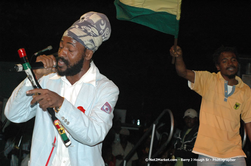 Lutan Fyah - Smile Jamaica, Nine Miles, St Anns, Jamaica - Saturday, February 10, 2007 - The Smile Jamaica Concert, a symbolic homecoming in Bob Marley's birthplace of Nine Miles - Negril Travel Guide, Negril Jamaica WI - http://www.negriltravelguide.com - info@negriltravelguide.com...!