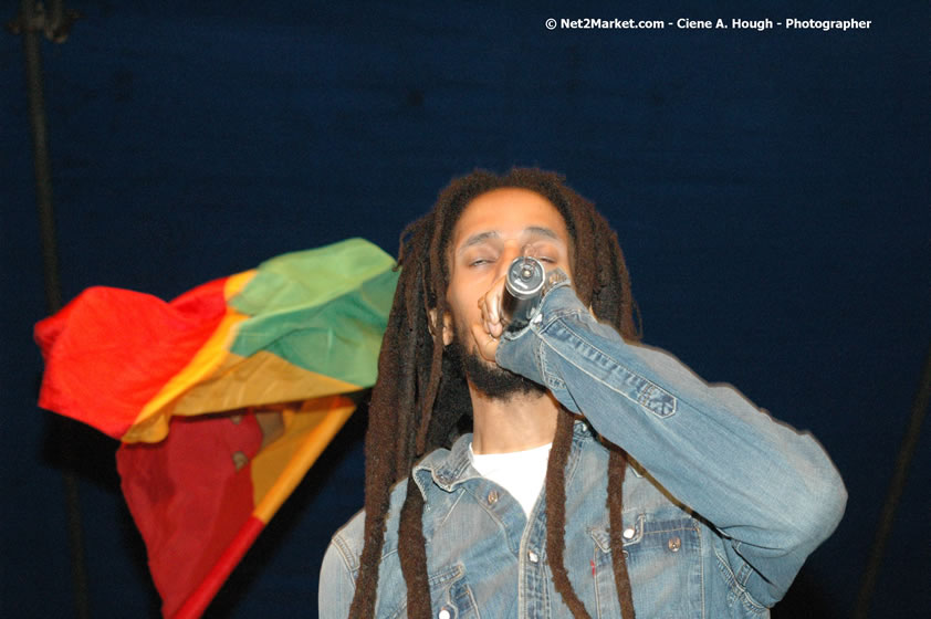 The Marley Brother's - Damian, Stephen, Julian, and Kimani - Smile Jamaica, Nine Miles, St Anns, Jamaica - Saturday, February 10, 2007 - The Smile Jamaica Concert, a symbolic homecoming in Bob Marley's birthplace of Nine Miles - Negril Travel Guide, Negril Jamaica WI - http://www.negriltravelguide.com - info@negriltravelguide.com...!