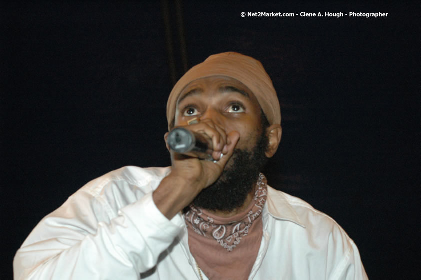 Spragga Benz - Smile Jamaica, Nine Miles, St Anns, Jamaica - Saturday, February 10, 2007 - The Smile Jamaica Concert, a symbolic homecoming in Bob Marley's birthplace of Nine Miles - Negril Travel Guide, Negril Jamaica WI - http://www.negriltravelguide.com - info@negriltravelguide.com...!