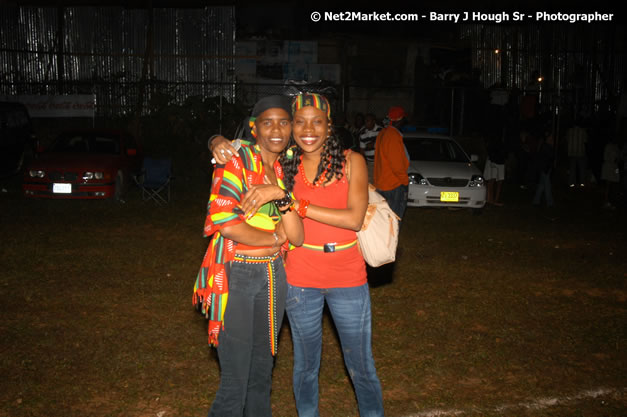 Venue and Audience - Smile Jamaica, Nine Miles, St Anns, Jamaica - Saturday, February 10, 2007 - The Smile Jamaica Concert, a symbolic homecoming in Bob Marley's birthplace of Nine Miles - Negril Travel Guide, Negril Jamaica WI - http://www.negriltravelguide.com - info@negriltravelguide.com...!