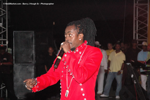 Beenie Man - Red Stripe Reggae Sumfest 2006 - Stormfront - The Blazing Dance Hall Night - Thursday, July 20, 2006 - Catherine Hall Venue - Montego Bay, Jamaica - Negril Travel Guide, Negril Jamaica WI - http://www.negriltravelguide.com - info@negriltravelguide.com...!