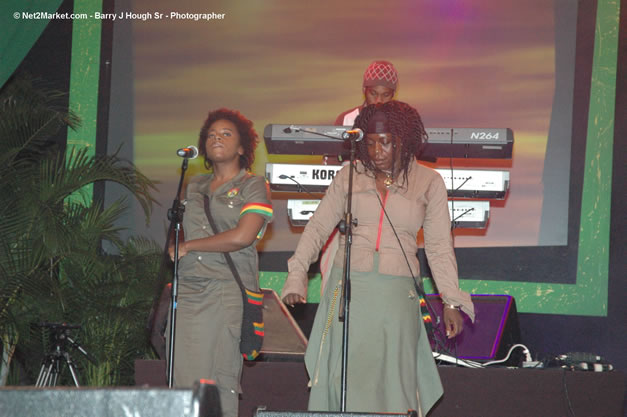 Richie Spice - Ignition - The Internation Fire Blazes - Friday, July 21, 2006 - Montego Bay, Jamaica - Negril Travel Guide, Negril Jamaica WI - http://www.negriltravelguide.com - info@negriltravelguide.com...!