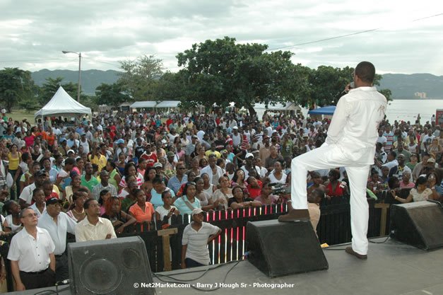 The Ministry of Toursim & The Jamaica Tourist Board present Tourism Awareness Concert in Commemoration of the Start of the 07/08 Winter Tourist Season - Guest Performers: Third World, Tessane Chin, Etana, Assassin, One Third, Christopher Martin, Gumption Band - Saturday, December 15, 2007 - Old Hospital Site, on the Hip Strip, Montego Bay, Jamaica W.I. - Photographs by Net2Market.com - Barry J. Hough Sr, Photographer - Negril Travel Guide, Negril Jamaica WI - http://www.negriltravelguide.com - info@negriltravelguide.com...!