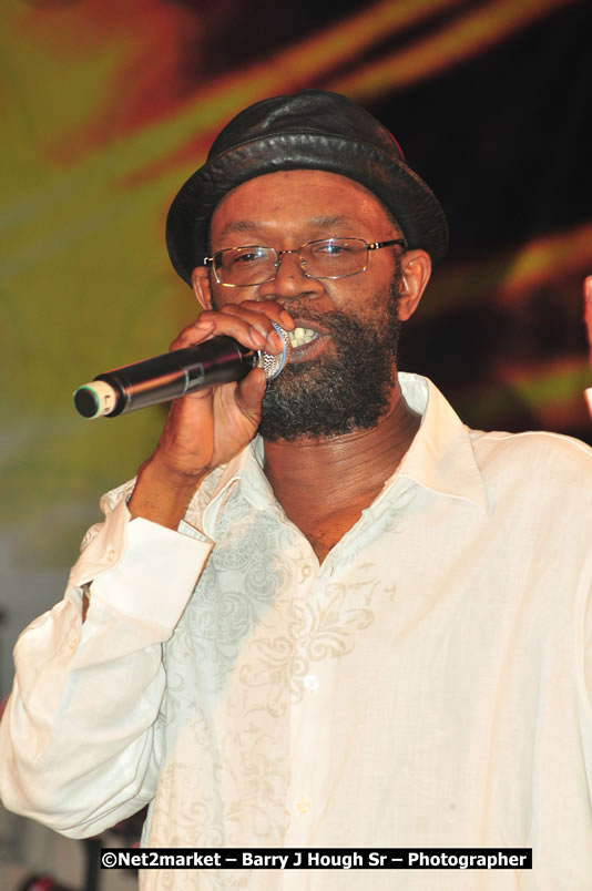 Beres Hammond @ Unite The People An International Reggae Fest, Featuring: Beres Hammond, Coco T, Queen Ifrica, Khalil, Cameal Davis, Iley Dread, Rochelle, Geoffrey Star, Ras Penco, Kool DeLoy, Otis Gayle, J.McKay, Tiney Winey, Venue at Norman Manley Boulevard, Negril, Westmoreland, Jamaica - Saturday, April 4, 2009 - Photographs by Net2Market.com - Barry J. Hough Sr, Photographer/Photojournalist - Negril Travel Guide, Negril Jamaica WI - http://www.negriltravelguide.com - info@negriltravelguide.com...!