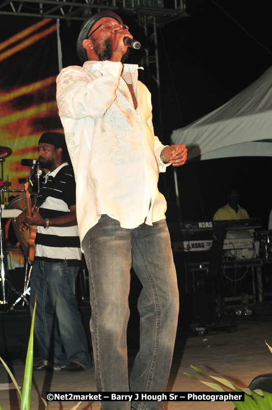 Beres Hammond @ Unite The People An International Reggae Fest, Featuring: Beres Hammond, Coco T, Queen Ifrica, Khalil, Cameal Davis, Iley Dread, Rochelle, Geoffrey Star, Ras Penco, Kool DeLoy, Otis Gayle, J.McKay, Tiney Winey, Venue at Norman Manley Boulevard, Negril, Westmoreland, Jamaica - Saturday, April 4, 2009 - Photographs by Net2Market.com - Barry J. Hough Sr, Photographer/Photojournalist - Negril Travel Guide, Negril Jamaica WI - http://www.negriltravelguide.com - info@negriltravelguide.com...!